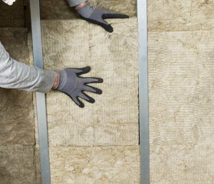 How thick should external wall insulation be