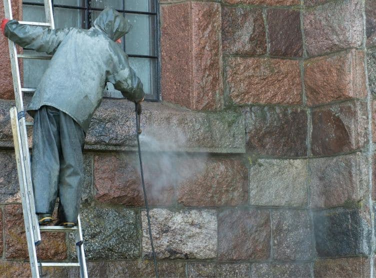 Why choose a render cleaning company to clean render